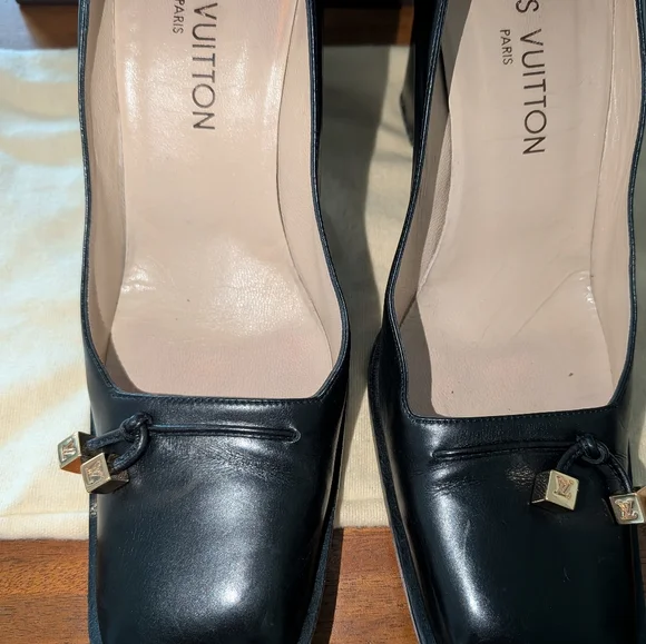 Louis Vuitton Black Leather Charmed Cube Vintage Pumps. SZ 6.5. - Picture 2 of 10